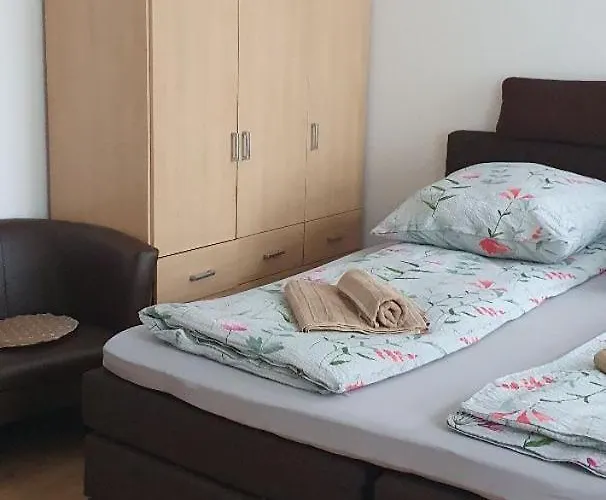 Am Kuhrpark Mit Balkon Und Parkplatz Apartament